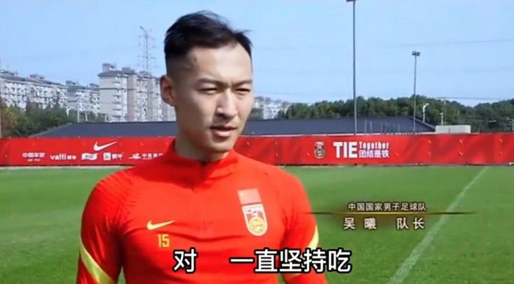 美女掰开双腿让我插